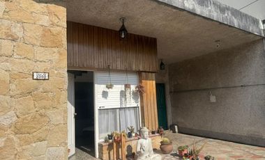 CASA DE TRES AMBIENTES / DEPARTAMENTO 2 AMBIENTES MISMO TERRENO