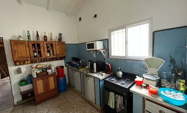 VENTA DE CHALET COLONIAL 3 AMBIENTES AL FRENTE SOBRE LOTE DE 260 M²