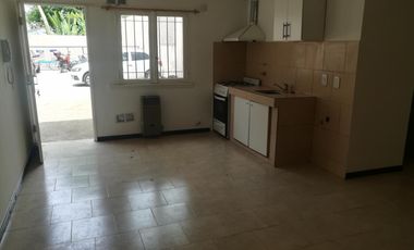 MONOAMBIENTE CON PATIO EN COMPLEJO CON PISCINA , SIN EXPENSAS NI ABLTIGRE TACUARI 255