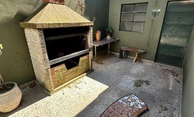 VENTA - CASA 3 AMBIENTES - GALPON y COCHERA - IDEAL PARA VIVIR YTRABAJAR- A METROS DE AVENIDA CROVARA