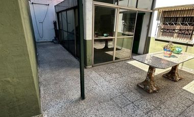 VENTA - CASA 3 AMBIENTES - GALPON y COCHERA - IDEAL PARA VIVIR YTRABAJAR- A METROS DE AVENIDA CROVARA