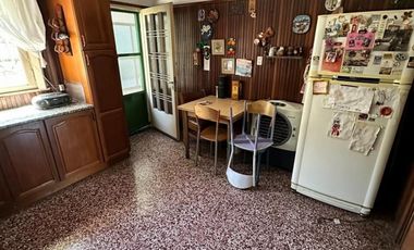 VENTA - CASA 3 AMBIENTES - GALPON y COCHERA - IDEAL PARA VIVIR YTRABAJAR- A METROS DE AVENIDA CROVARA