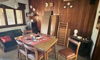 VENTA - CASA 3 AMBIENTES - GALPON y COCHERA - IDEAL PARA VIVIR YTRABAJAR- A METROS DE AVENIDA CROVARA