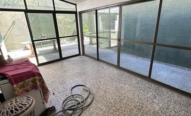 VENTA - CASA 3 AMBIENTES - GALPON y COCHERA - IDEAL PARA VIVIR YTRABAJAR- A METROS DE AVENIDA CROVARA