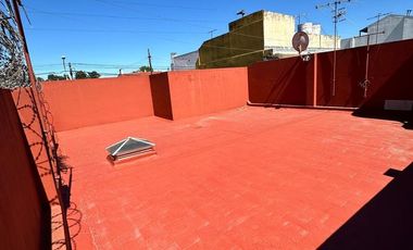 VENTA - CASA 3 AMBIENTES - GALPON y COCHERA - IDEAL PARA VIVIR YTRABAJAR- A METROS DE AVENIDA CROVARA