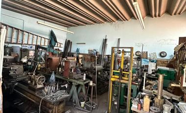 VENTA - CASA 3 AMBIENTES - GALPON y COCHERA - IDEAL PARA VIVIR YTRABAJAR- A METROS DE AVENIDA CROVARA