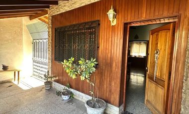 VENTA - CASA 3 AMBIENTES - GALPON y COCHERA - IDEAL PARA VIVIR YTRABAJAR- A METROS DE AVENIDA CROVARA