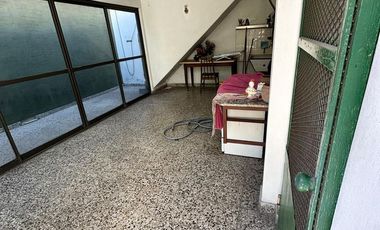VENTA - CASA 3 AMBIENTES - GALPON y COCHERA - IDEAL PARA VIVIR YTRABAJAR- A METROS DE AVENIDA CROVARA