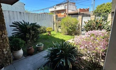VENTA - CASA 3 AMBIENTES - GALPON y COCHERA - IDEAL PARA VIVIR YTRABAJAR- A METROS DE AVENIDA CROVARA