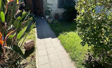 VENTA - CASA 3 AMBIENTES - GALPON y COCHERA - IDEAL PARA VIVIR YTRABAJAR- A METROS DE AVENIDA CROVARA