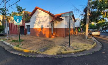MUY LINDA CASA EN ALQUILER ( USO VIVIENDA U OFICINA) EXCELENTE UBICACIÓN.-