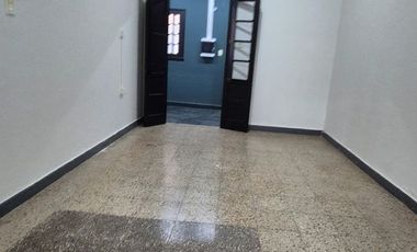 MUY LINDA CASA EN ALQUILER ( USO VIVIENDA U OFICINA) EXCELENTE UBICACIÓN.-