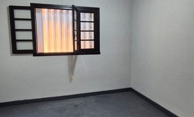 MUY LINDA CASA EN ALQUILER ( USO VIVIENDA U OFICINA) EXCELENTE UBICACIÓN.-