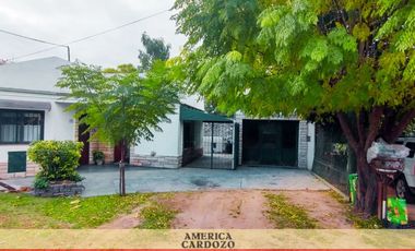 CASA 5 AMBIENTES 370 M2 PASO DEL REY CENTRO