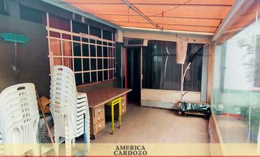 CASA 5 AMBIENTES 370 M2 PASO DEL REY CENTRO