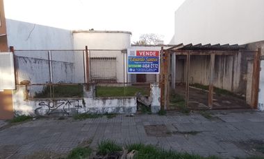 Casa de 3 Amb. a Reciclar Lote de 300 M2 - NECOCHEA 563 - RAMOS MEJIA