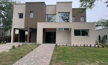 CASA EN VENTA EN FINCAS DE HUDSON