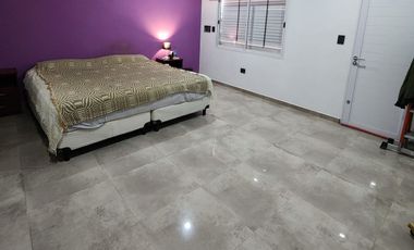 SOLIDA CASA DE 4 DORMITORIOS. AMPLIOS ESPACIOS