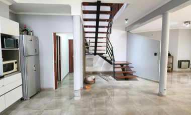 SOLIDA CASA DE 4 DORMITORIOS. AMPLIOS ESPACIOS