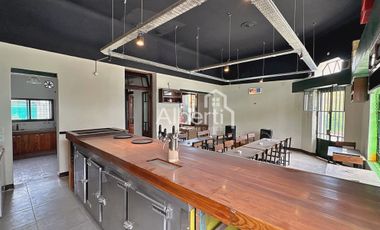 VENTA PROPIEDAD CON LOCAL GASTRONÓMICO EN HAEDO SUR.