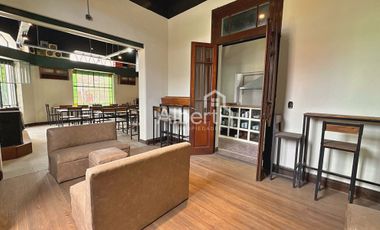 VENTA PROPIEDAD CON LOCAL GASTRONÓMICO EN HAEDO SUR.