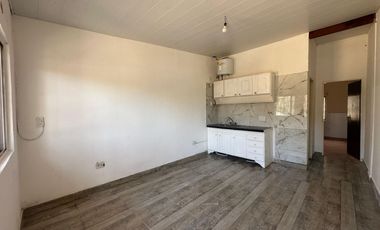 ALQUILER 2 AMBIENTES EN PLANTA ALTA