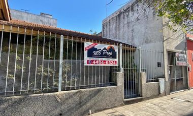 Excelente PH de 2 ambientes amplios con patio y terraza. Uso profesionalo comercial