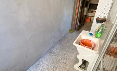 Excelente PH de 2 ambientes amplios con patio y terraza. Uso profesionalo comercial