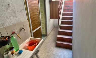 Excelente PH de 2 ambientes amplios con patio y terraza. Uso profesionalo comercial