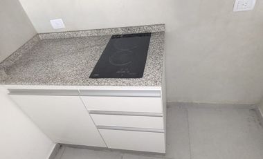 DEPARTAMENTO MONOAMBIENTE CONTRAFRENTE BERNAL CENTRO