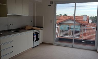 Depto 2 amb. c/balcon y Tza. propia