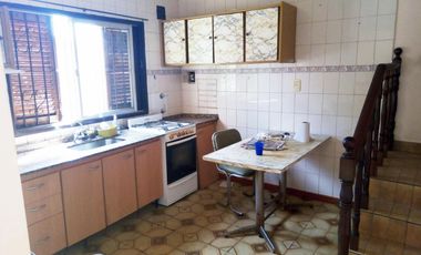 A453 Alquiler Villa Luzuriaga Amplio Duplex 3 amb Sin expensas conTerraza y Balcón