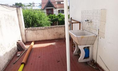 A453 Alquiler Villa Luzuriaga Amplio Duplex 3 amb Sin expensas conTerraza y Balcón