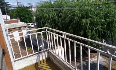 A453 Alquiler Villa Luzuriaga Amplio Duplex 3 amb Sin expensas conTerraza y Balcón