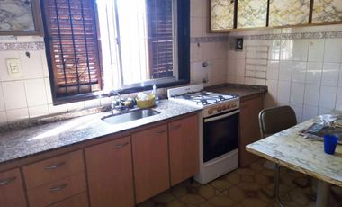 A453 Alquiler Villa Luzuriaga Amplio Duplex 3 amb Sin expensas conTerraza y Balcón