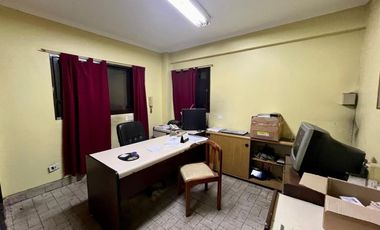 Galpon de 857 m² con Oficinas en Ramos Mejia