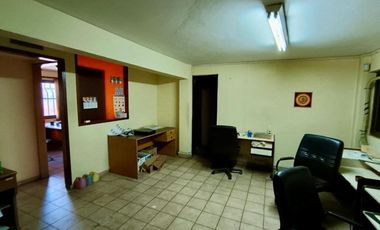 Galpon de 857 m² con Oficinas en Ramos Mejia