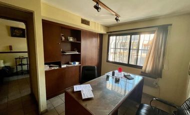 Galpon de 857 m² con Oficinas en Ramos Mejia