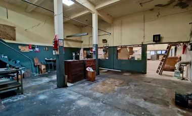 Galpon de 857 m² con Oficinas en Ramos Mejia
