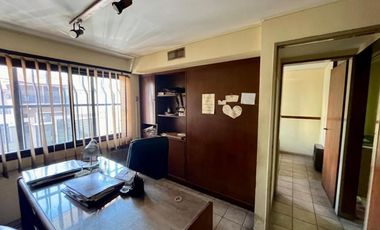 Galpon de 857 m² con Oficinas en Ramos Mejia