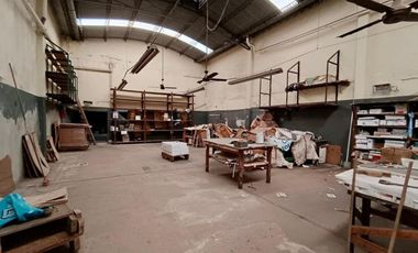 Galpon de 857 m² con Oficinas en Ramos Mejia