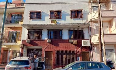 Galpon de 857 m² con Oficinas en Ramos Mejia
