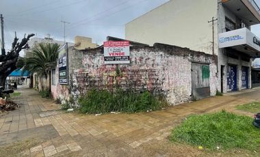Lote En Esquina Con Propiedad A Demoler Zona Comercial Isidro CasanovaIdeal Inversor