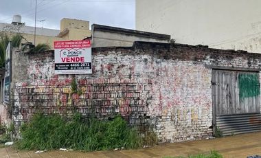 Lote En Esquina Con Propiedad A Demoler Zona Comercial Isidro CasanovaIdeal Inversor