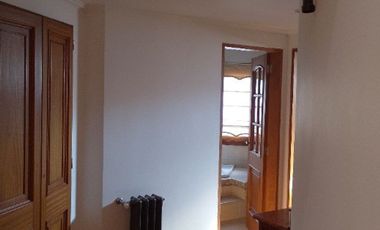 IMPONENTE CHALET EN DOS PLANTAS CON RETIRO AL FRENTE EN VENTA