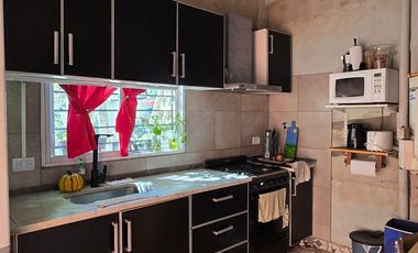 Casa Con 5 Ambientes En Dos Plantas, Cocina Comedor, 4 Dormitorios,Pileta, Quincho Con Parrilla