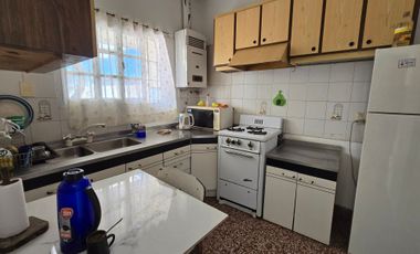 Casa Con 5 Ambientes En Dos Plantas, Cocina Comedor, 4 Dormitorios,Pileta, Quincho Con Parrilla