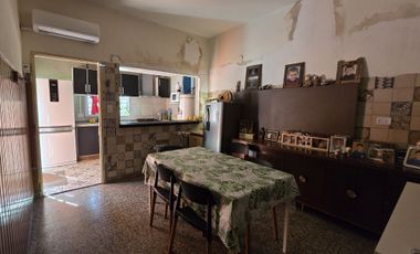 Casa Con 5 Ambientes En Dos Plantas, Cocina Comedor, 4 Dormitorios,Pileta, Quincho Con Parrilla