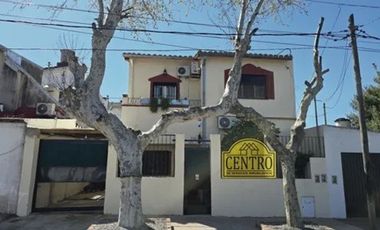 Casa Con 5 Ambientes En Dos Plantas, Cocina Comedor, 4 Dormitorios,Pileta, Quincho Con Parrilla