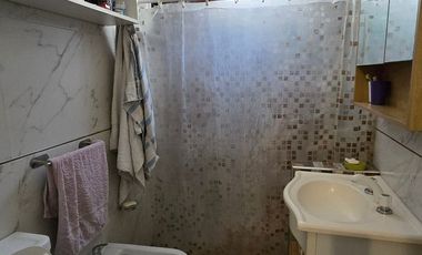 Casa Con 5 Ambientes En Dos Plantas, Cocina Comedor, 4 Dormitorios,Pileta, Quincho Con Parrilla